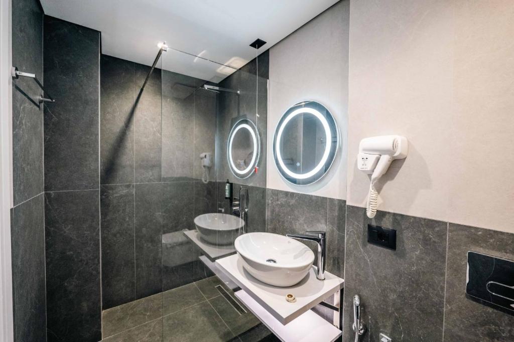 Deluxe Triple Room – Ground Floor – Hotel Portanova